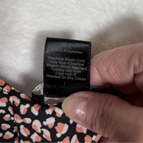Ann Taylor Women's Peach and Black Patterned Keyhole Tie Top size Medium - Picture 4 of 12